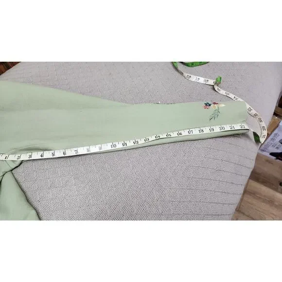 CJ Banks Sage Green Floral Embroidered Wide leg Capri/Ankle Pants Women's Size 4 - Picture 8 of 13